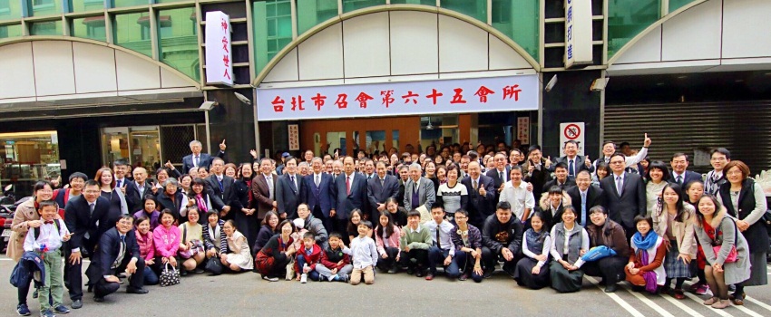 傾倒香膏,竭力擺上