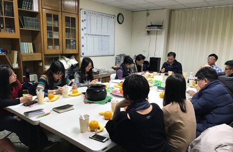 主話供應，切慕申言