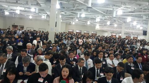 編組成軍，與神爭戰