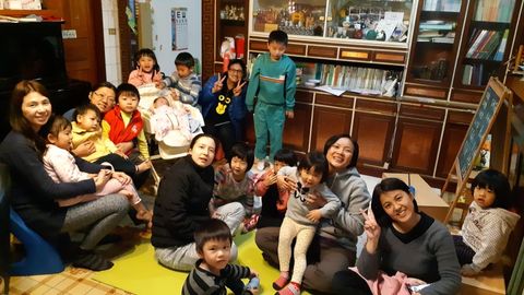 幼幼小神人，喜樂又繁增