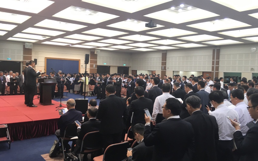 香壇禱告,編組成軍