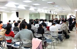 彼此代禱，互相勉勵