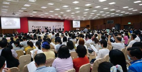 緊緊跟隨，全人拼上