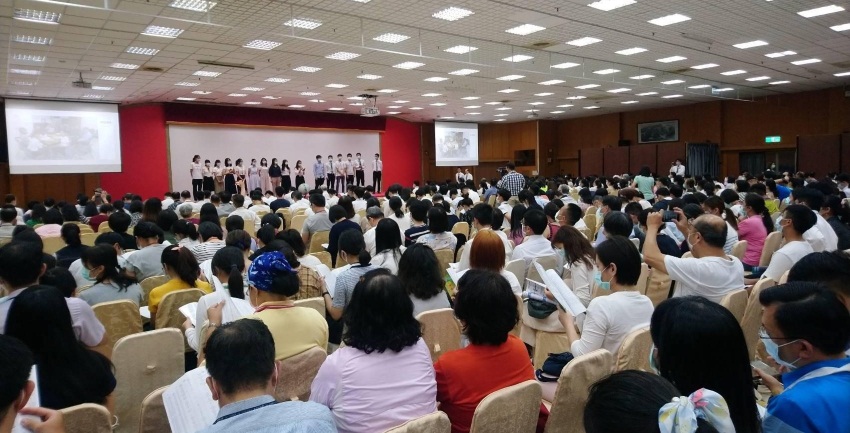 緊緊跟隨,全人拼上