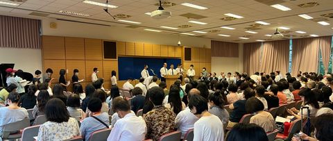 過神人生活，按著神牧養
