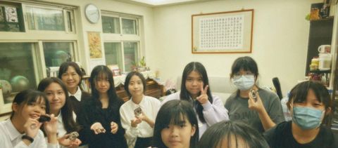 竭力操練，為人花費