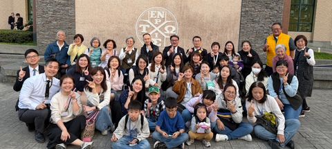 人人區區，與主坐席
