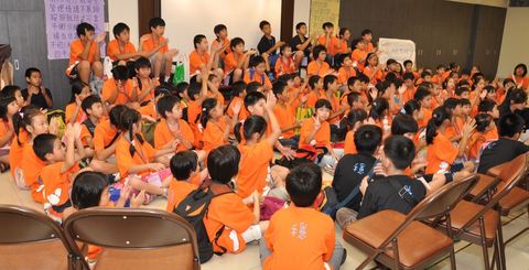 殷勤撒種，歡樂收成