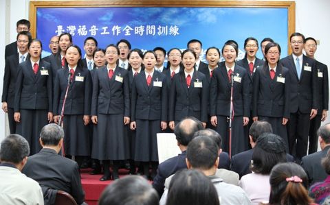 站住奉獻地位，同主邁向榮耀