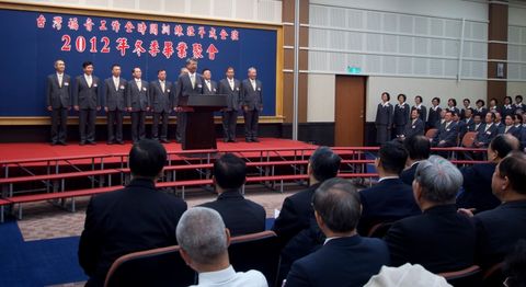 香壇禱告，編組成軍