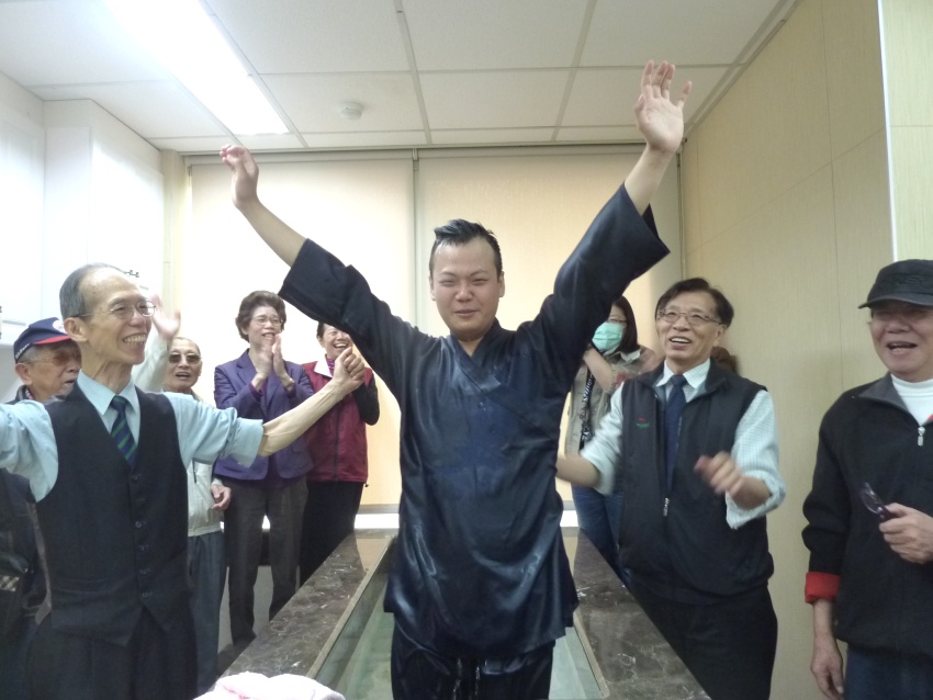 忠信叩訪,積極牧養