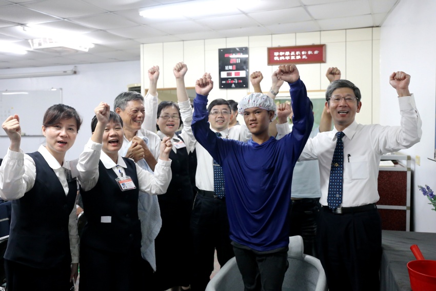 在一裏配搭,宣揚主得勝