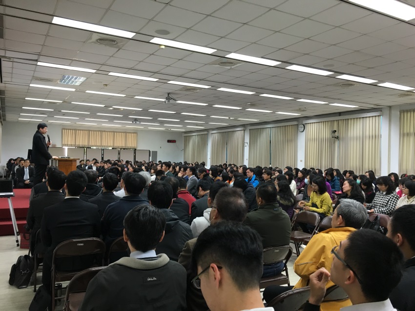 信愛勞苦, 得青年
