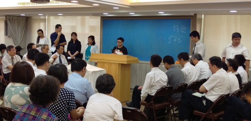 初信成全,新人造就
