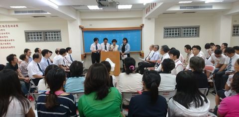 殷勤訪人， 積極開家